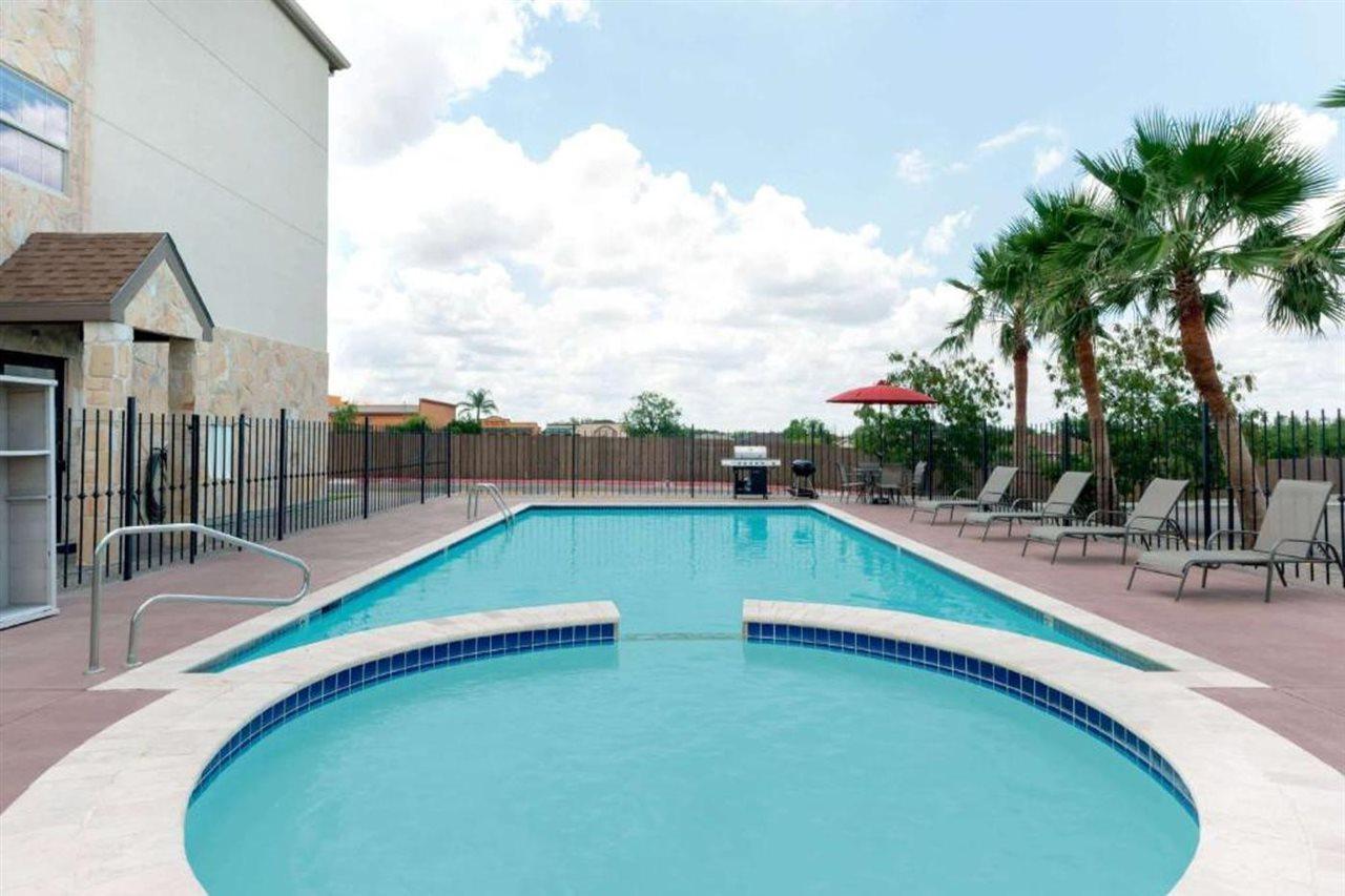 Microtel Inn And Suites Eagle Pass Exterior photo