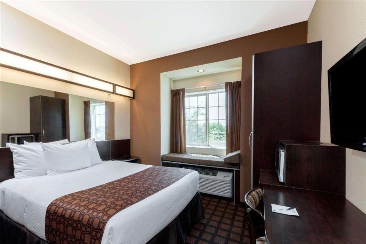 Microtel Inn And Suites Eagle Pass Exterior photo