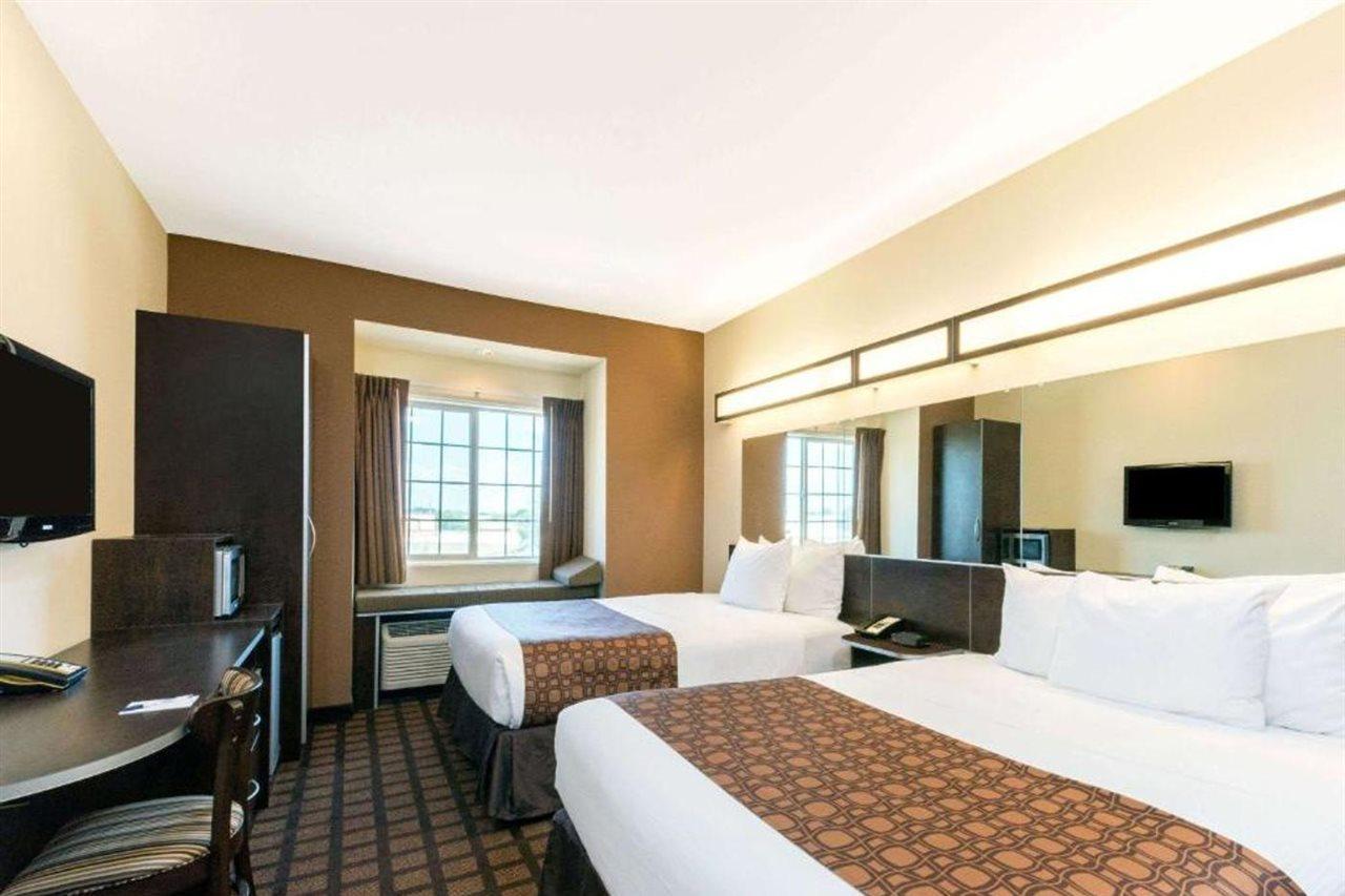 Microtel Inn And Suites Eagle Pass Exterior photo