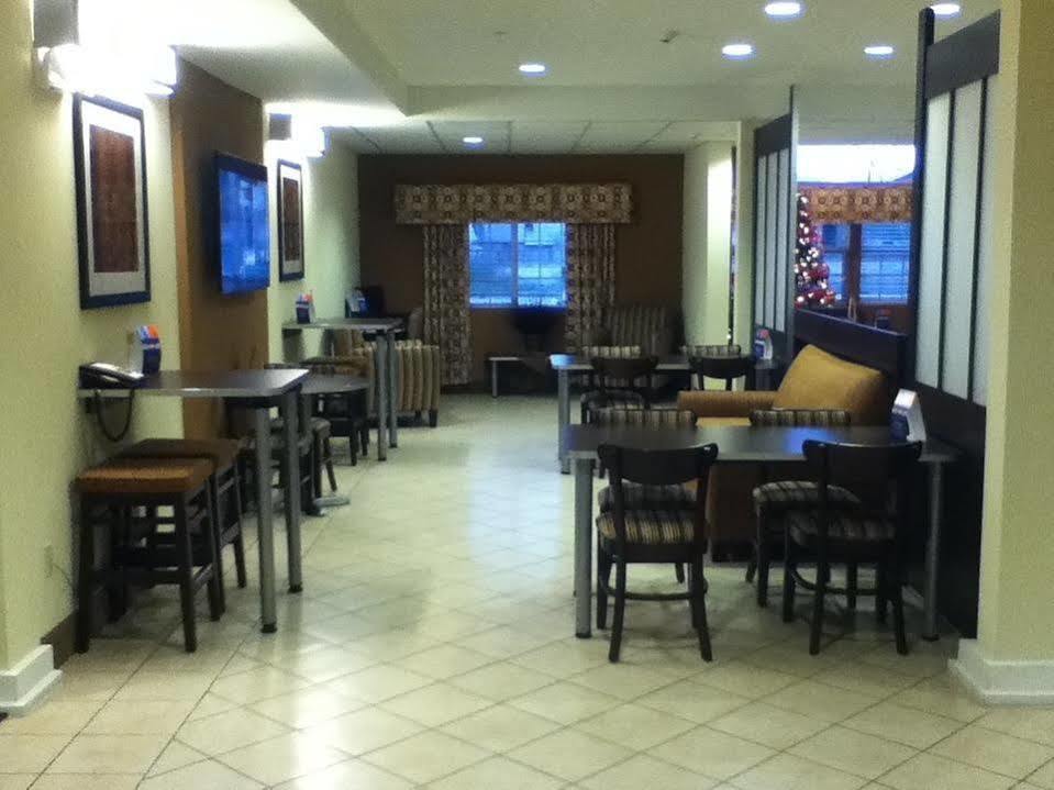 Microtel Inn And Suites Eagle Pass Exterior photo