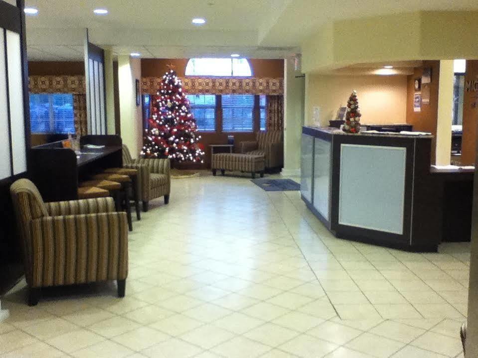 Microtel Inn And Suites Eagle Pass Exterior photo